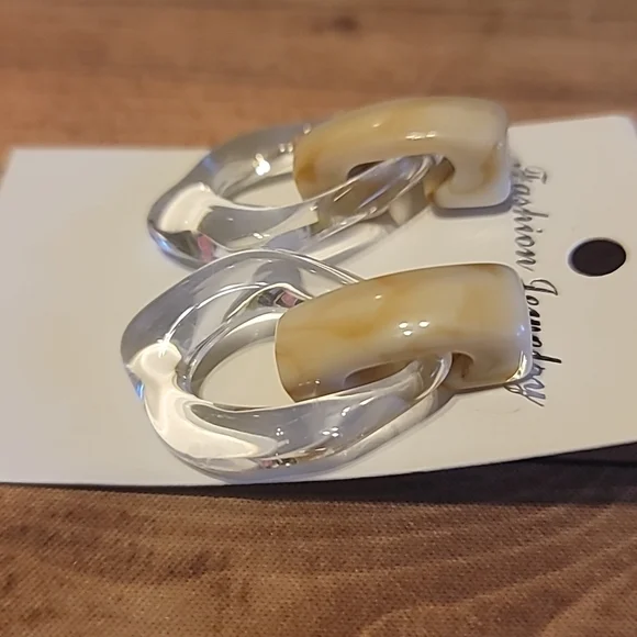 Hollow Drop Clear Earrings - Picture 6 of 9